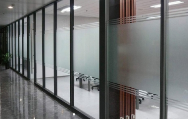 VÁCH KÍNH VĂN PHÒNG CHO KHÔNG GIAN LÀM VIỆC CHUYÊN NGHIỆP